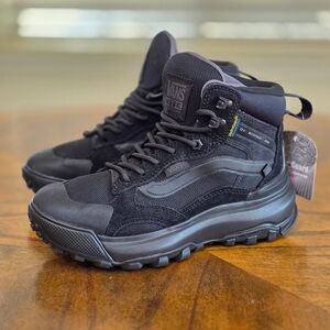 Vans MTE Crestline Waterproof Hiking Boots Black Women’s 5 HydroGuard Brand New